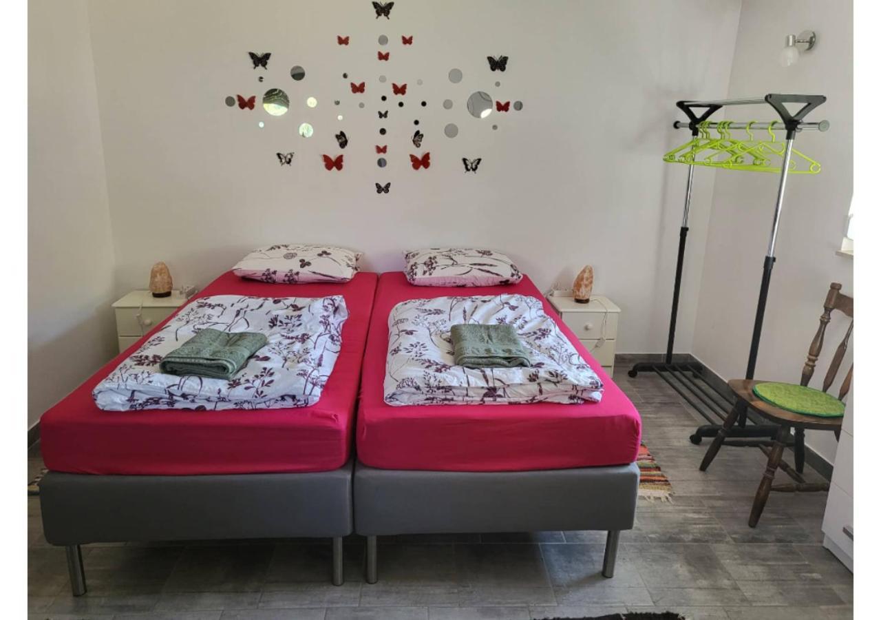 Forras Vendeghaz Apartment Tata Ngoại thất bức ảnh